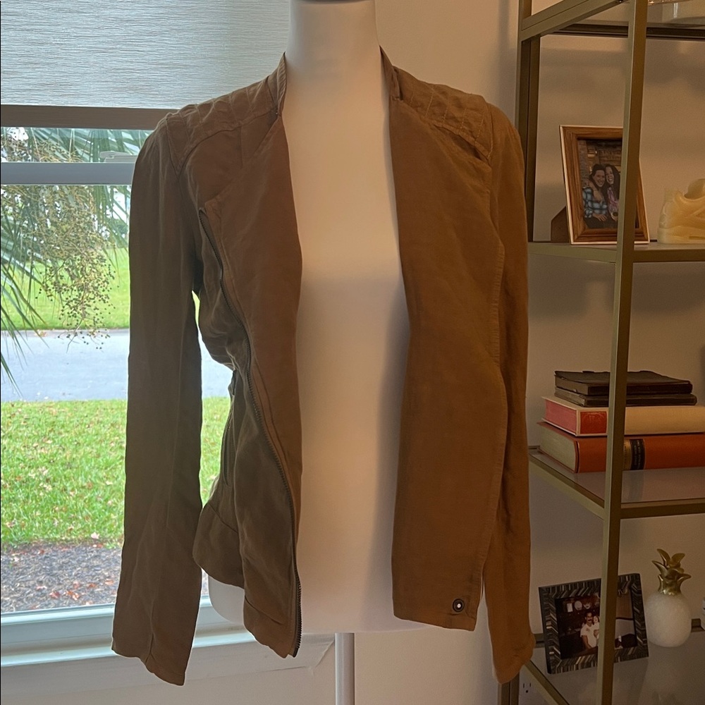 Lightweight Jacket 🧥 - Picture 10 of 11